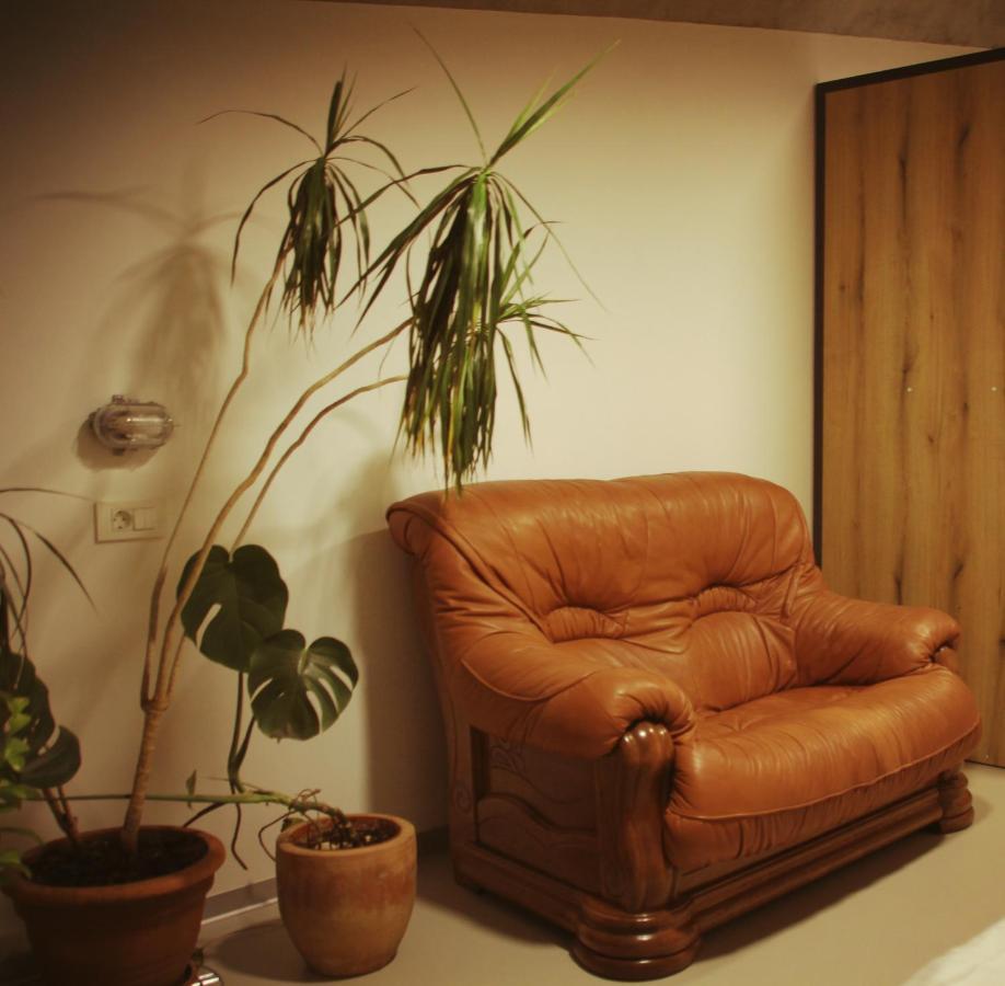 Garage Hostel Nova Gorica Exterior photo
