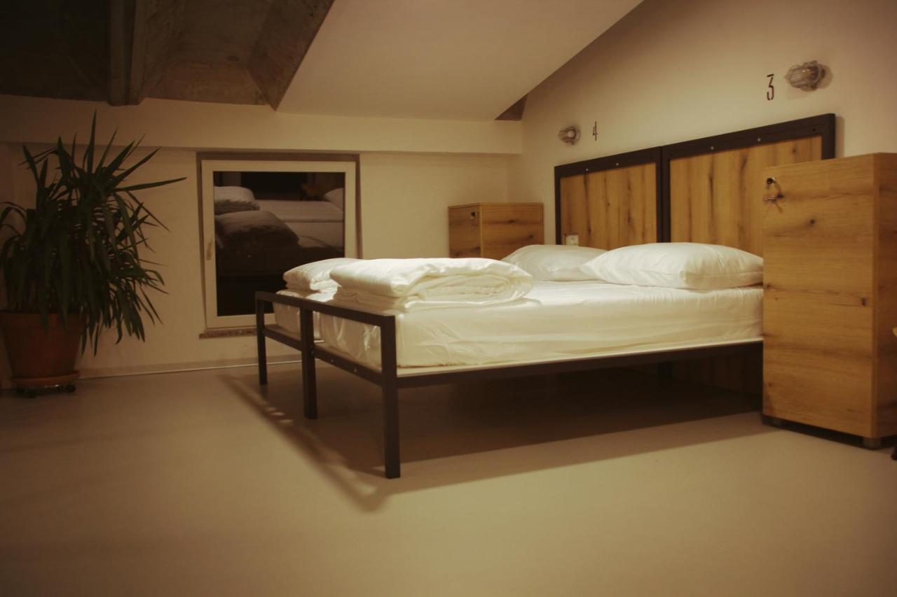 Garage Hostel Nova Gorica Exterior photo
